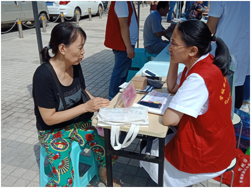 我院參加區(qū)衛(wèi)計(jì)委組織的“服務(wù)百姓健康行動(dòng)”大型義診活動(dòng)紀(jì)實(shí)